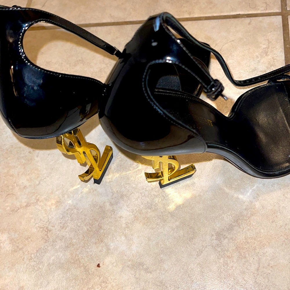 Gorgeous Heels one of a kind  style Ysl black with Gold ✨